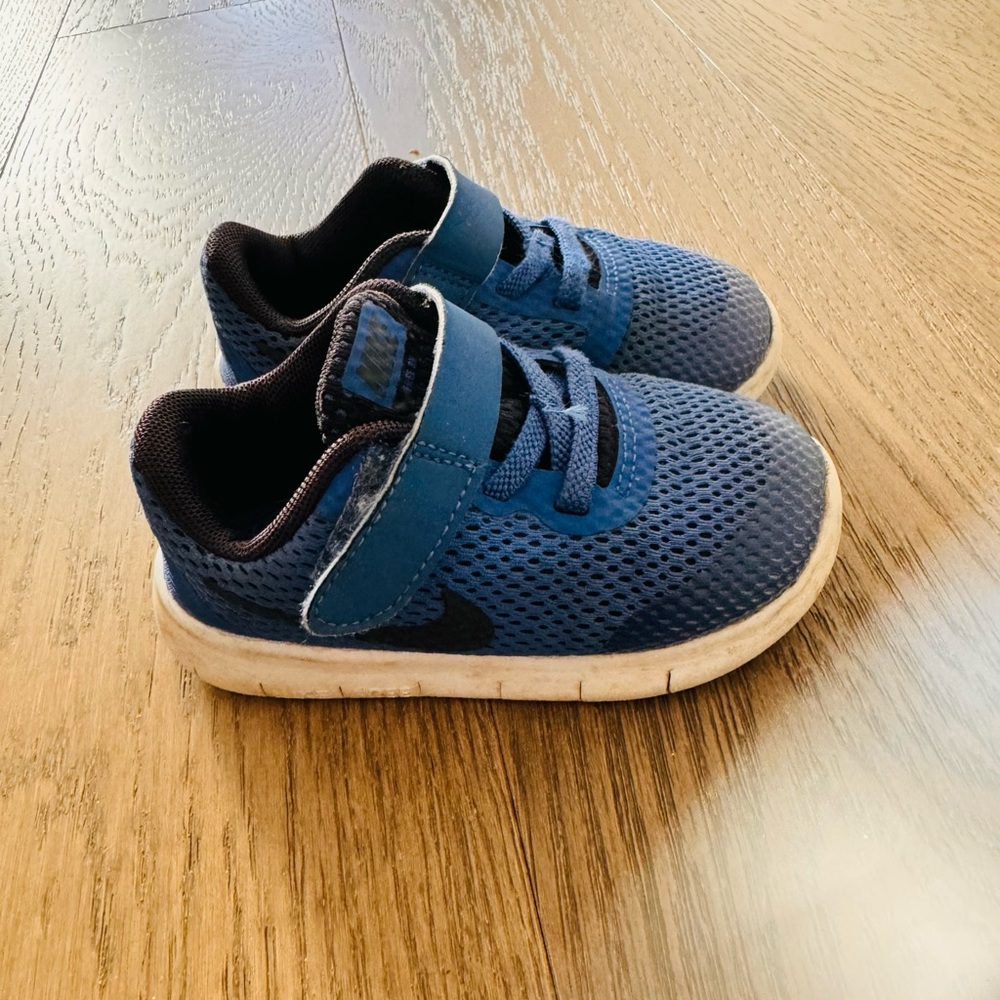 Nike toddler sneaker